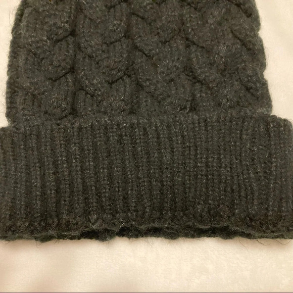 🌸 Friends Black Winter Knit Hat with PomPom - Picture 6 of 6